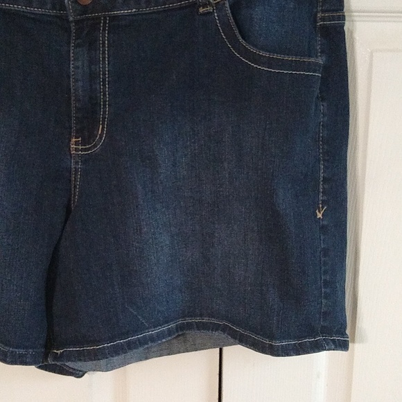 Lane Bryant dark wash Jean Short Size 20 - Picture 3 of 5